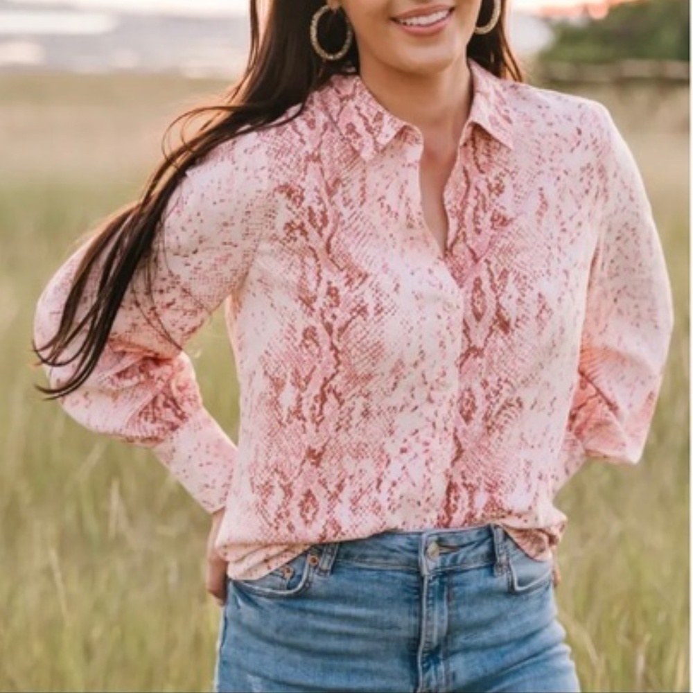 Rachel Parcell Pink Bride Snakeskin Button Up‎ Blouse L